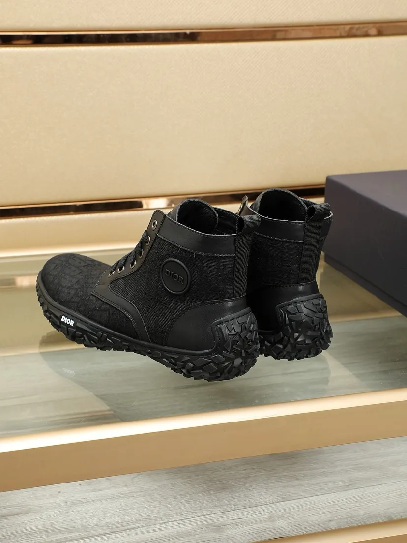 Factory P460 men's shoes💰【Dior】Dior✨ is online simultaneously👏 This casual sports shoe is a new product in the series and continues Di*r's classic style. The upper is made of original first-layer cowhide, paired with a textured outsole, and the brand's iconic details are on the side openings to enhance the style. Fashionable and versatile. Create a casual look. Size: 38-44 (45 customized)